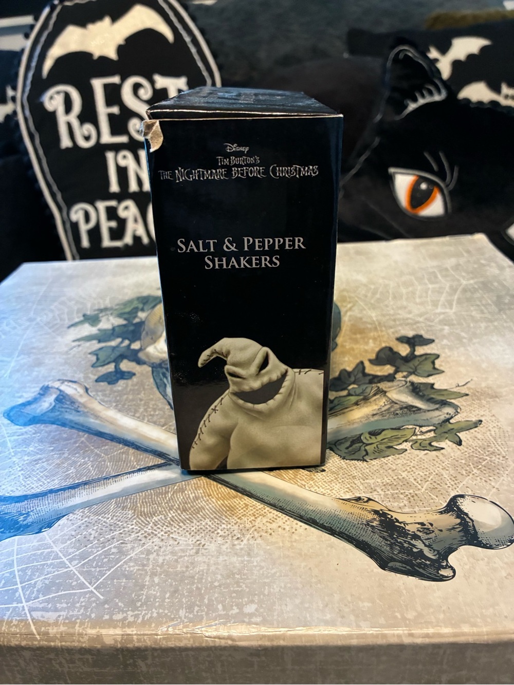 Disney The Nightmare Before Christmas Black and White Salt & Pepper Shakers NEW - Picture 7 of 7